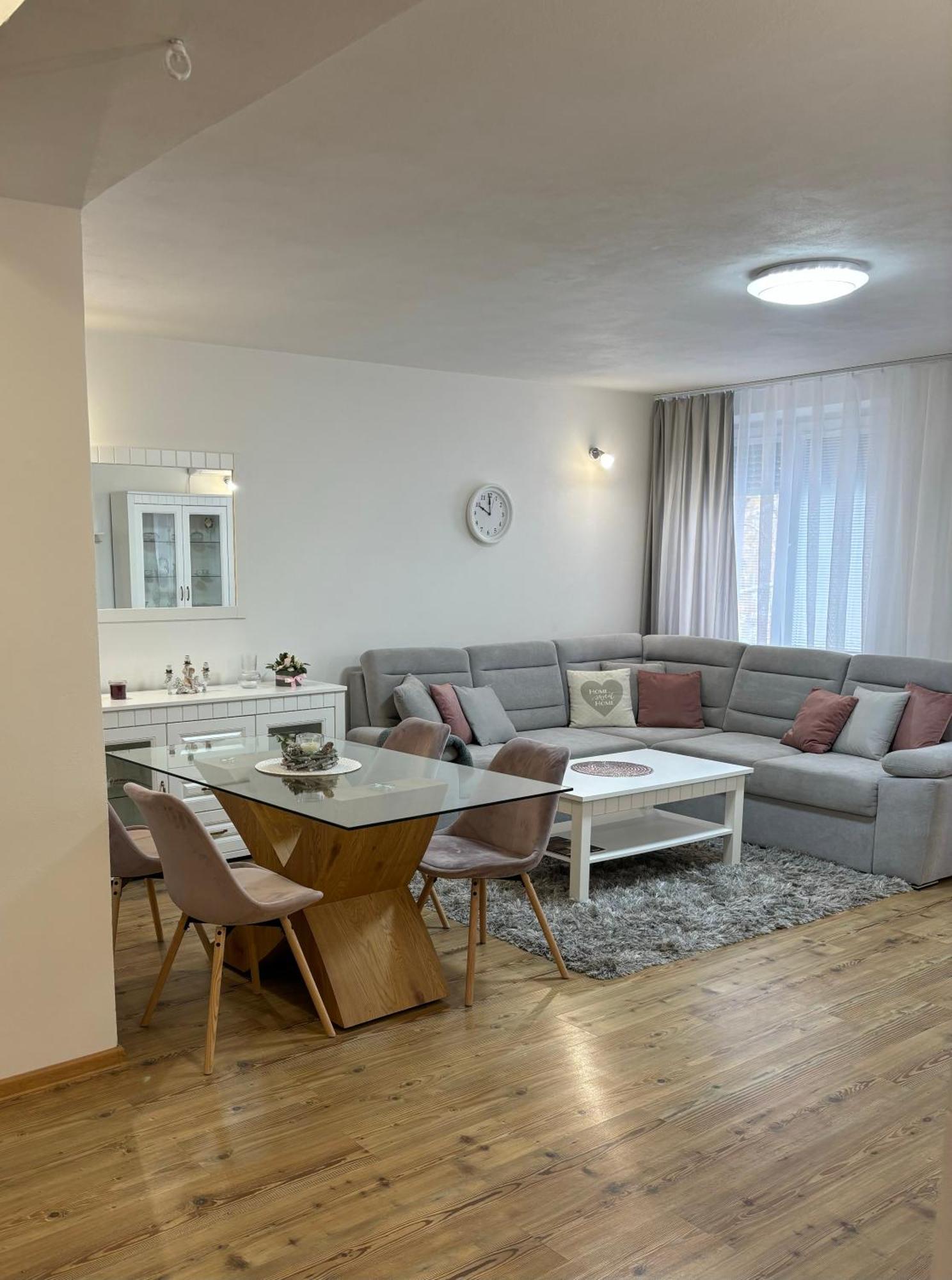 City Heart Luxury Apartment Nové Zámky Exteriör bild
